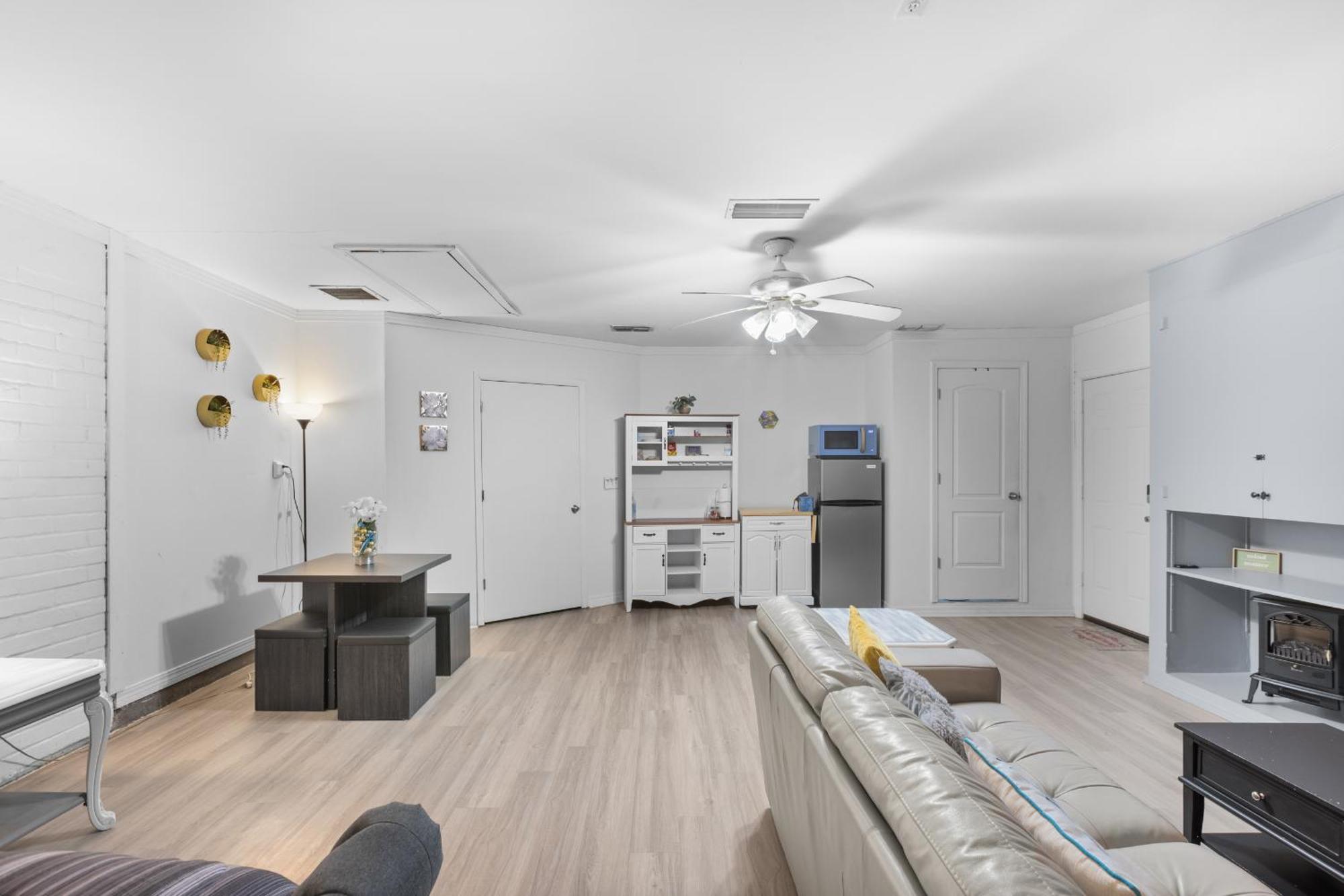 Pet Friendly Large Studio With Free Wi-Fi In Great Location! Ориндж-Парк Экстерьер фото