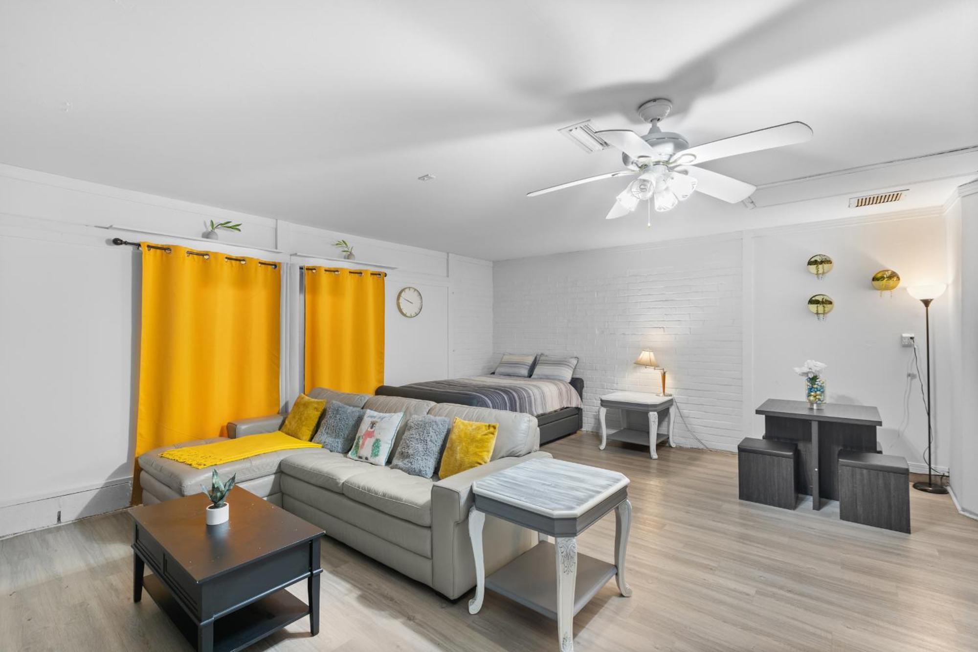 Pet Friendly Large Studio With Free Wi-Fi In Great Location! Ориндж-Парк Экстерьер фото