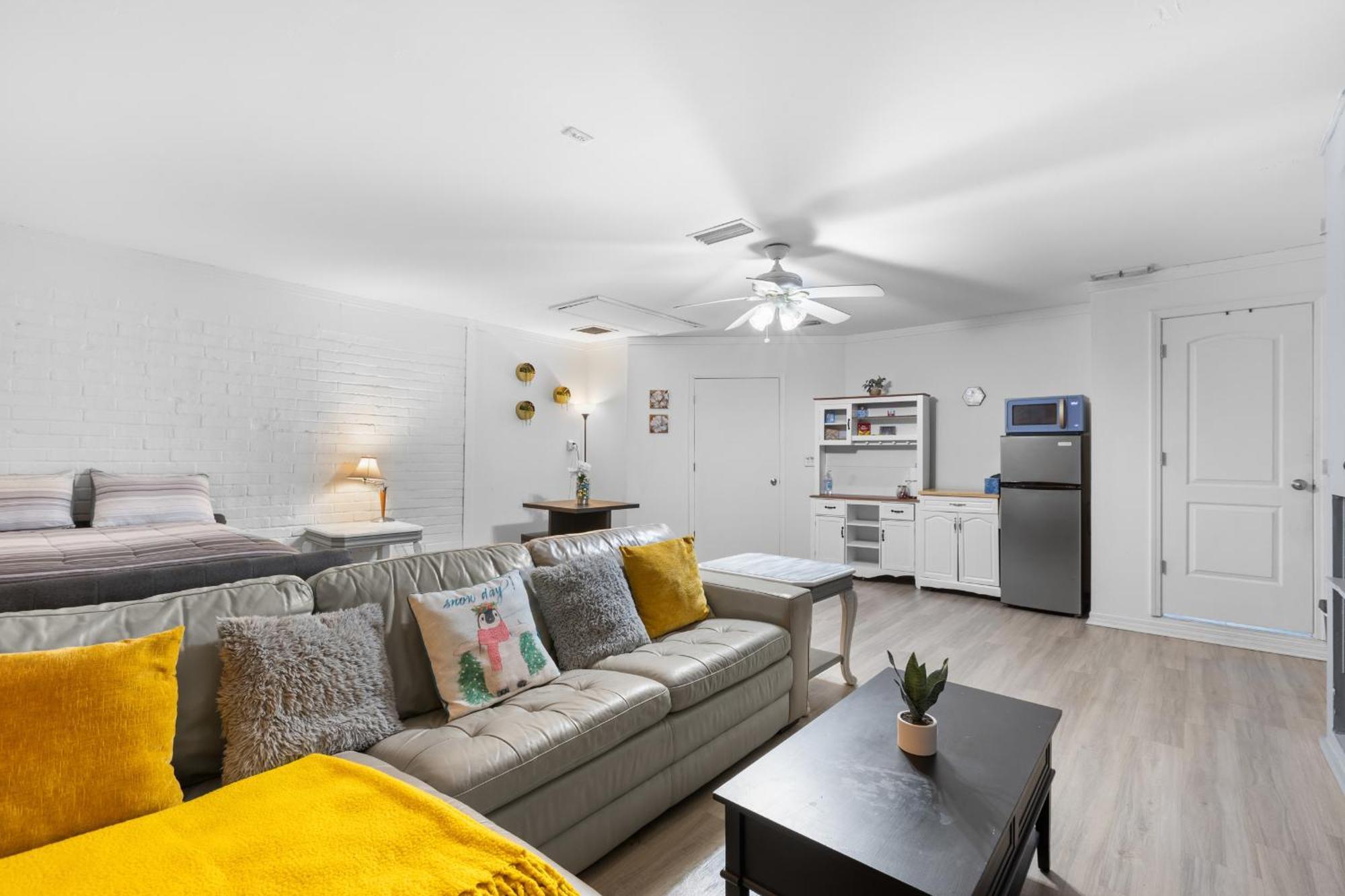Pet Friendly Large Studio With Free Wi-Fi In Great Location! Ориндж-Парк Экстерьер фото